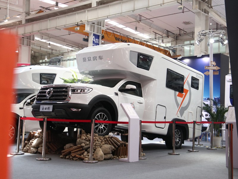 年度新車、自動(dòng)檔、四驅(qū)，能選的房車