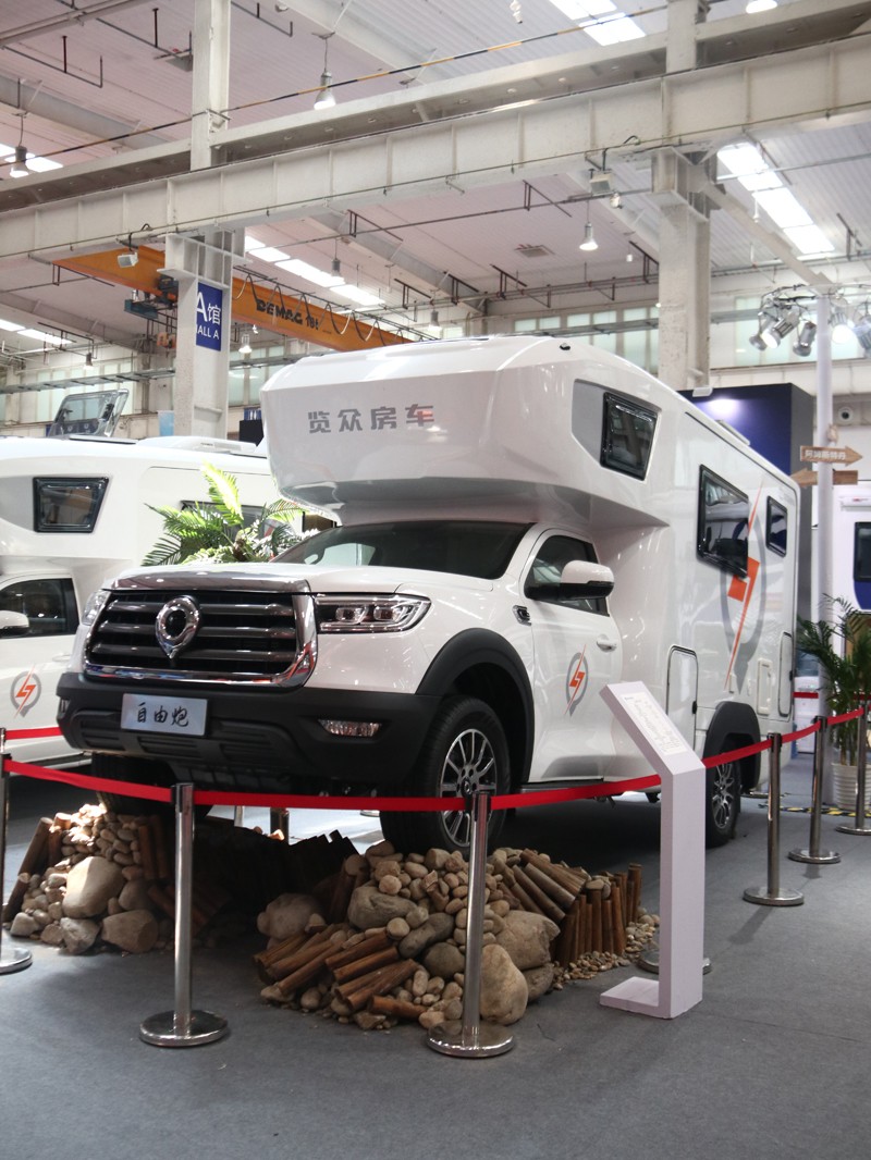 年度新車、自動(dòng)檔、四驅(qū)，能選的房車